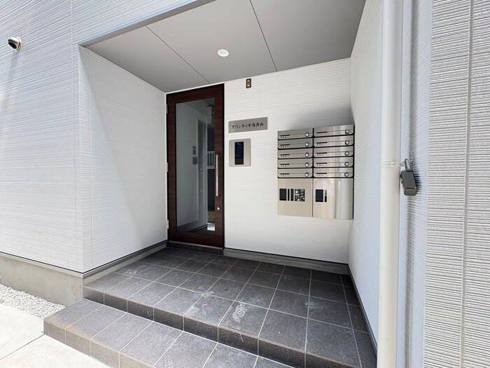 物件外観写真3　(エントランス部分)