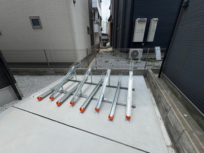 物件外観写真4　(駐輪場)