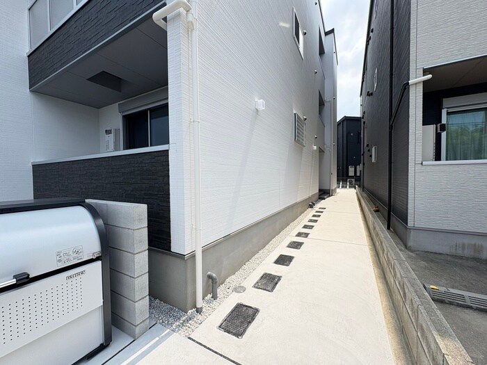 物件外観写真5　(エントランス部分)