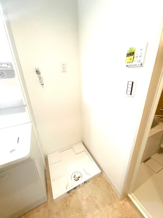 物件内観写真13　(洗濯機置場)