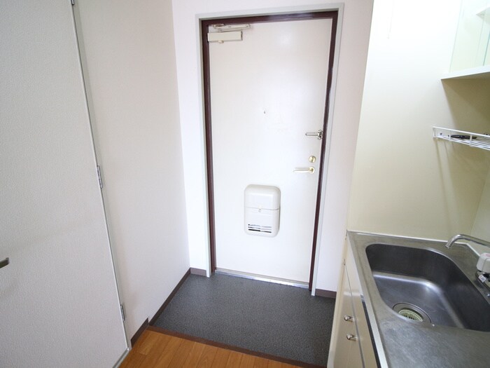 物件内観写真9　(玄関)