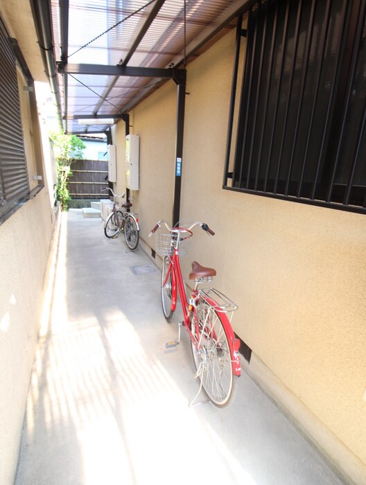 物件外観写真3　(駐輪場)