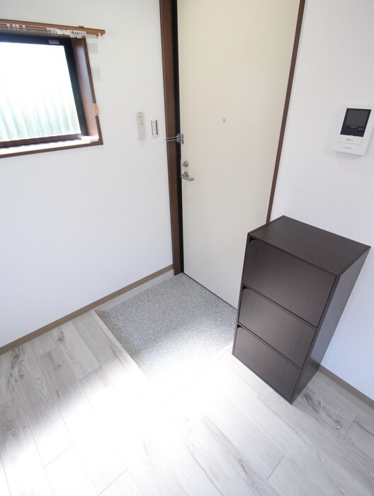 物件内観写真11　(玄関)