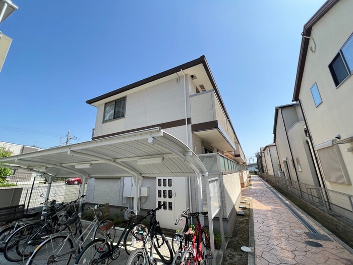 Ｃａｌｍ　Ｐｒｏｍｅｎａｄｅの物件外観写真