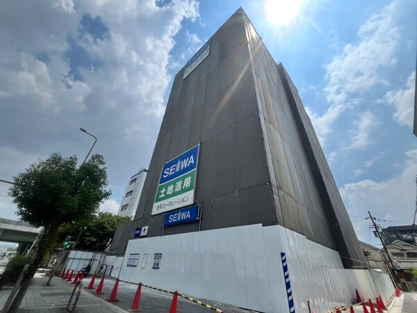 建築中