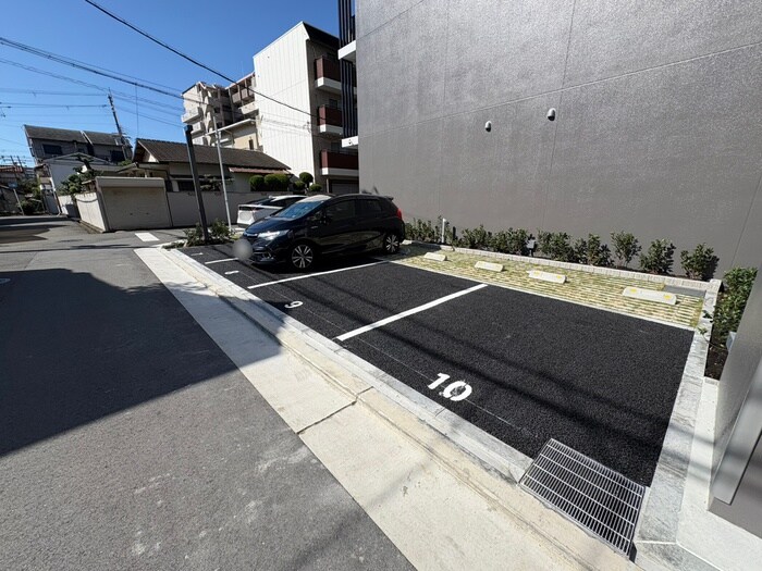 物件外観写真3　(駐車場)