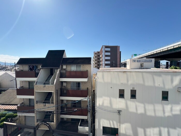 物件内観写真13　(室内からの展望)