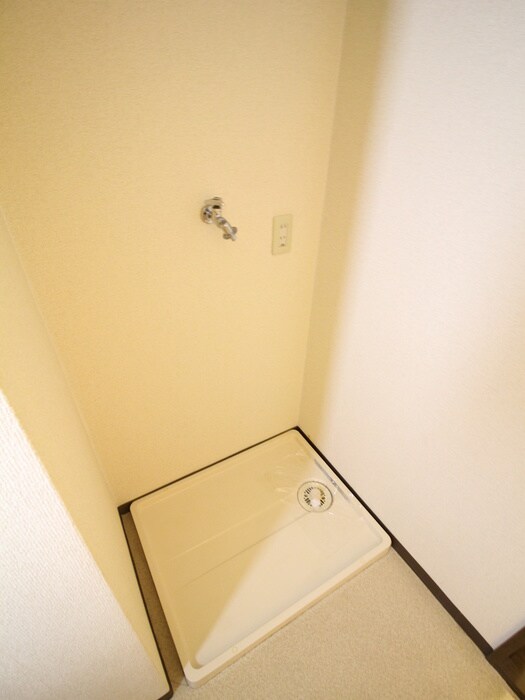 物件内観写真13　(洗濯機置場)