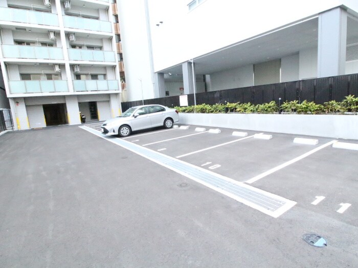 物件外観写真5　(駐車場)