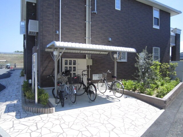 物件外観写真3　(駐輪場)