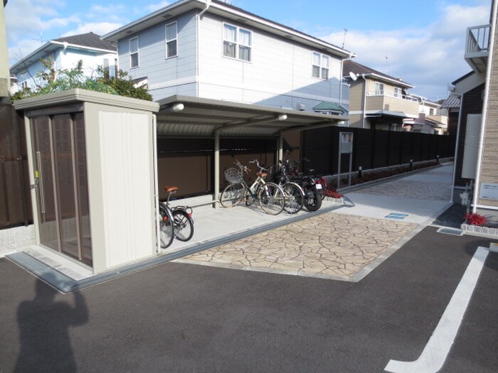 物件外観写真3　(駐輪場)