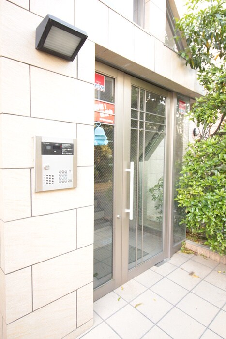 物件外観写真4　(エントランス部分)