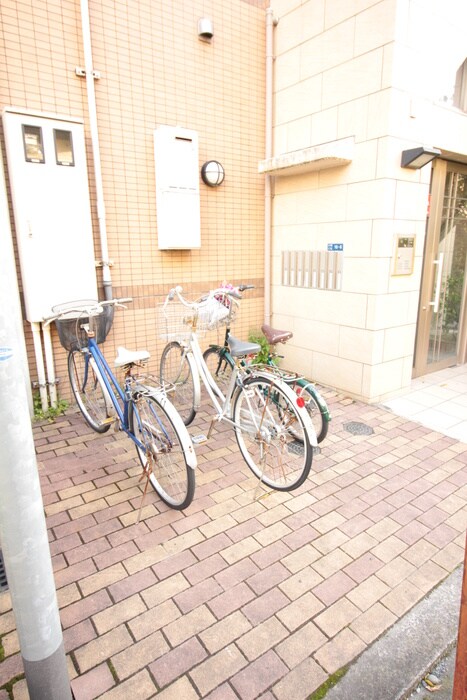 物件外観写真5　(駐輪場)