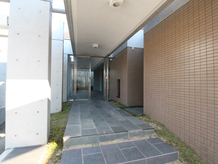 物件外観写真4　(エントランス部分)