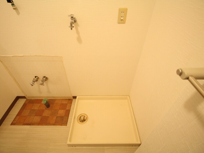 物件内観写真13　(洗濯機置場)