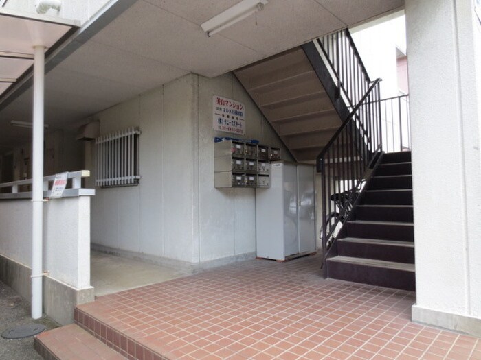 物件外観写真3　(エントランス部分)