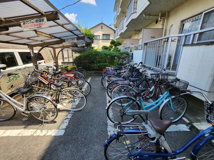 物件外観写真5　(駐輪場)
