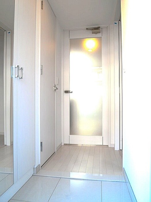 物件内観写真4　(玄関)