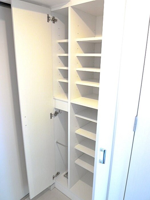 物件内観写真13　(靴箱)