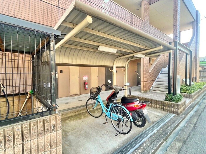物件外観写真3　(駐輪場)