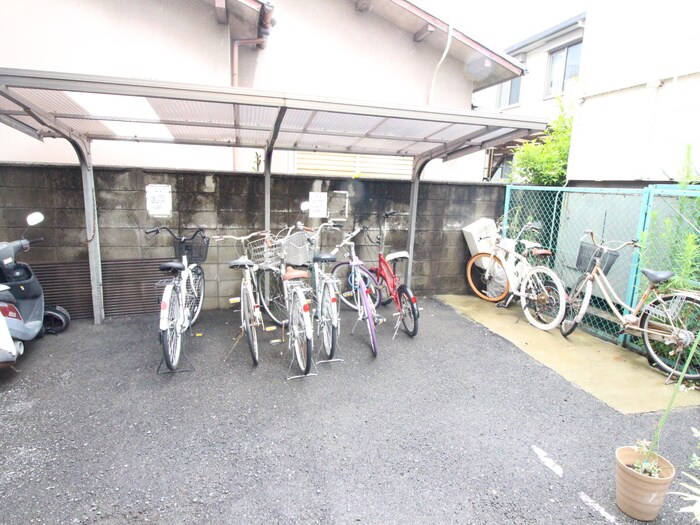 物件外観写真5　(駐輪場)