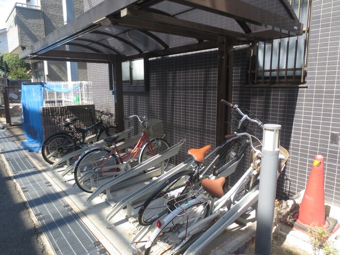 物件外観写真5　(駐輪場)