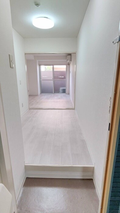 物件内観写真7　(玄関)