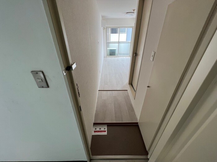 物件内観写真7　(玄関)