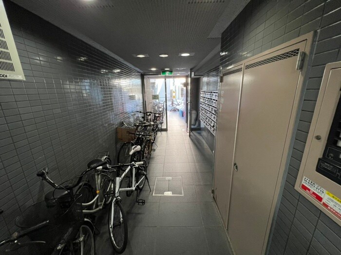 物件外観写真4　(エントランス部分)