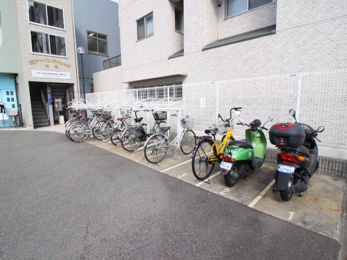 物件外観写真3　(駐輪場)