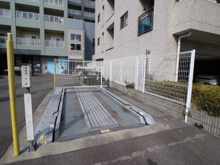 物件外観写真4　(駐車場)