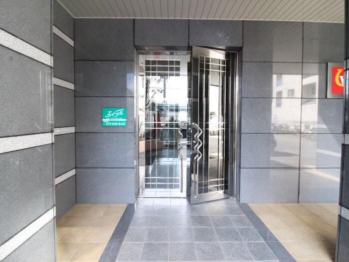 物件外観写真6　(エントランス部分)