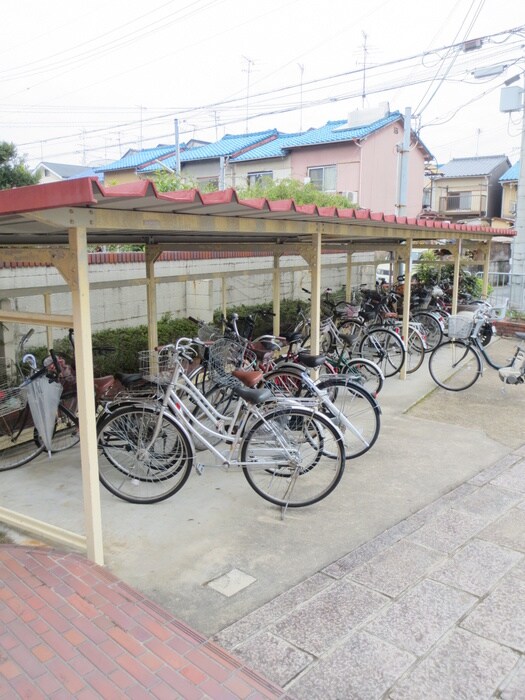 物件外観写真4　(駐輪場)