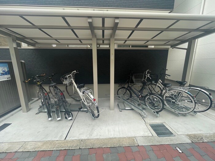 物件外観写真2　(駐輪場)