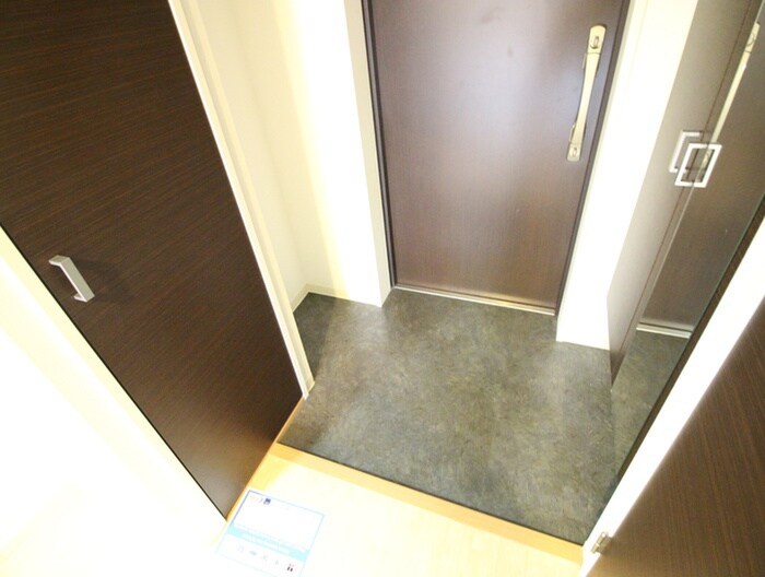物件内観写真7　(玄関)