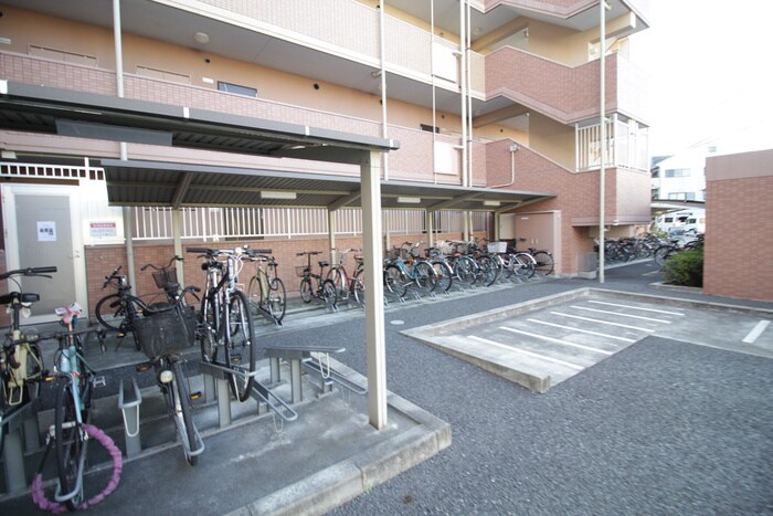 物件外観写真5　(駐輪場)