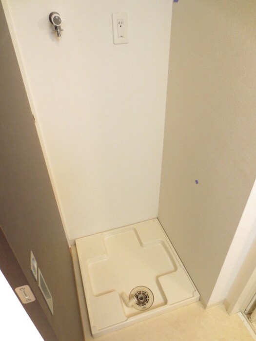 物件内観写真13　(洗濯機置場)