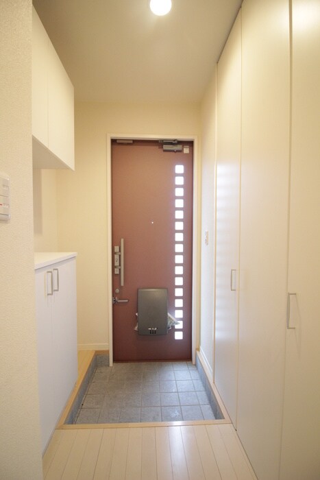 物件内観写真16　(玄関)