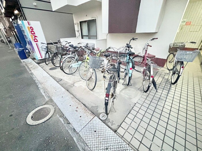 物件外観写真3　(駐輪場)