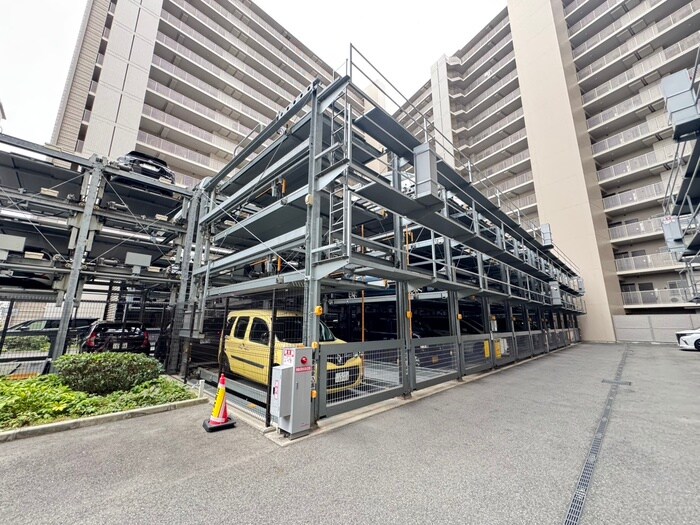 物件外観写真4　(駐車場)