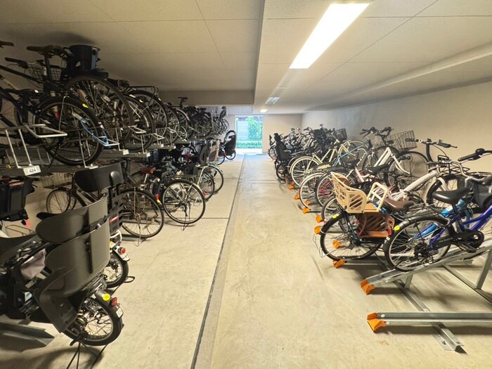 物件外観写真5　(駐輪場)