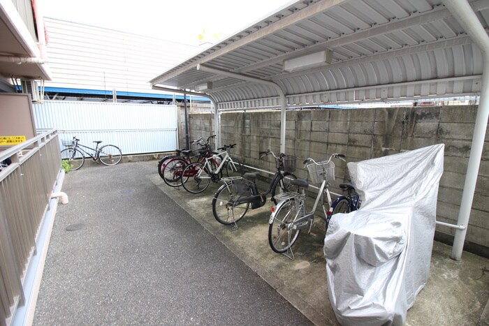 物件外観写真4　(駐輪場)