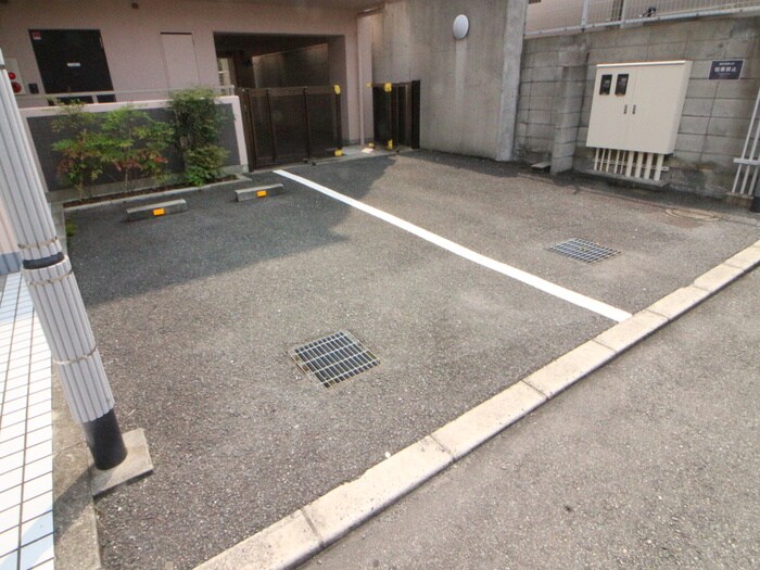 物件外観写真5　(駐車場)
