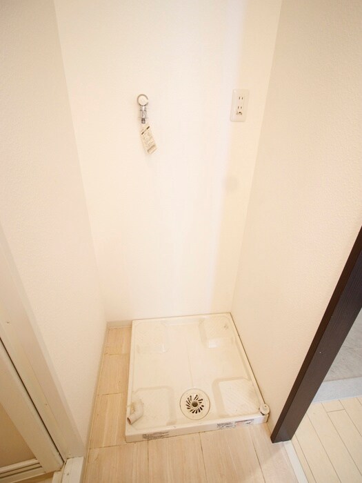 物件内観写真13　(洗濯機置場)