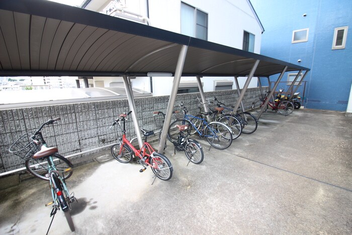 物件外観写真5　(駐輪場)