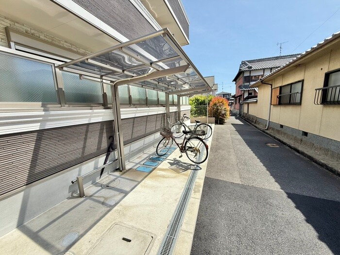 物件外観写真3　(駐輪場)