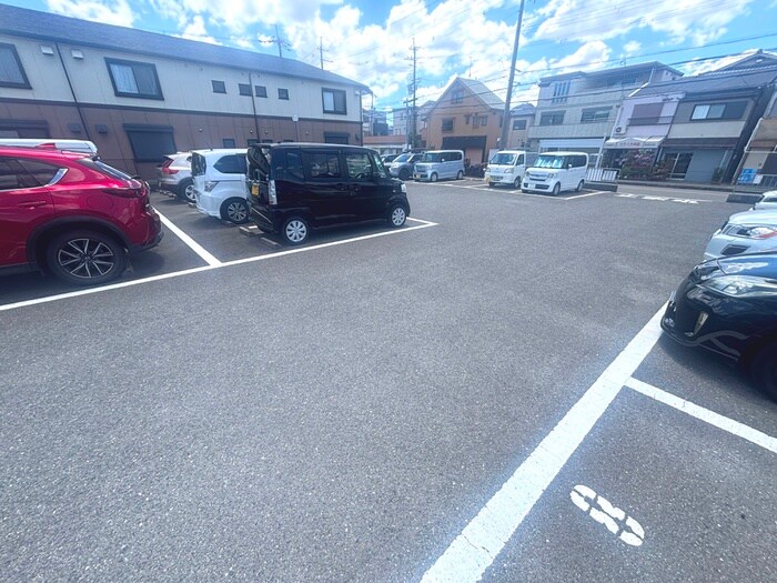 物件外観写真5　(駐車場)