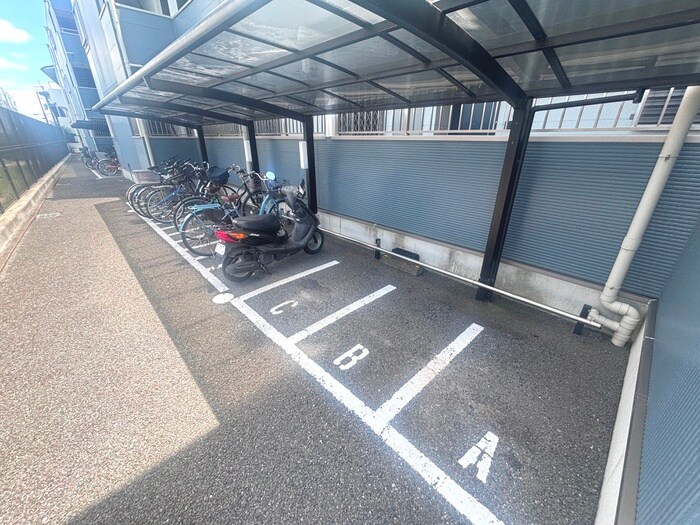 物件外観写真6　(駐輪場)