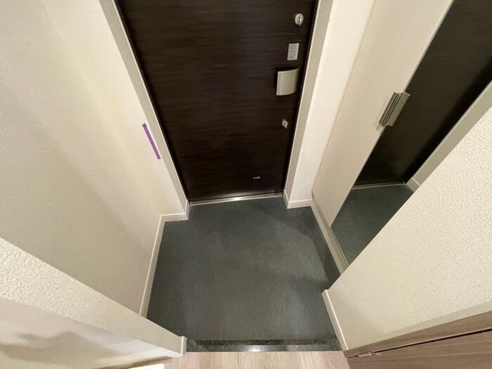 物件内観写真13　(玄関)