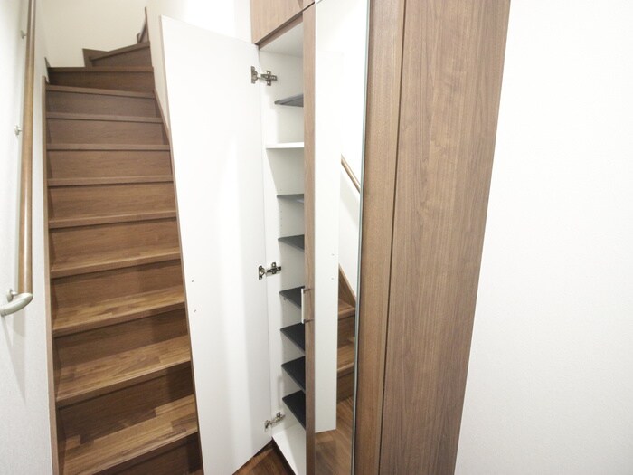 物件内観写真7　(靴箱)